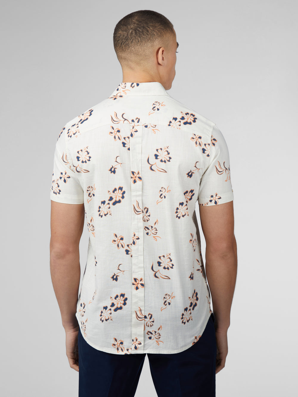 White Ben Sherman Signature Linear Floral Shirts | 4352AIVZL